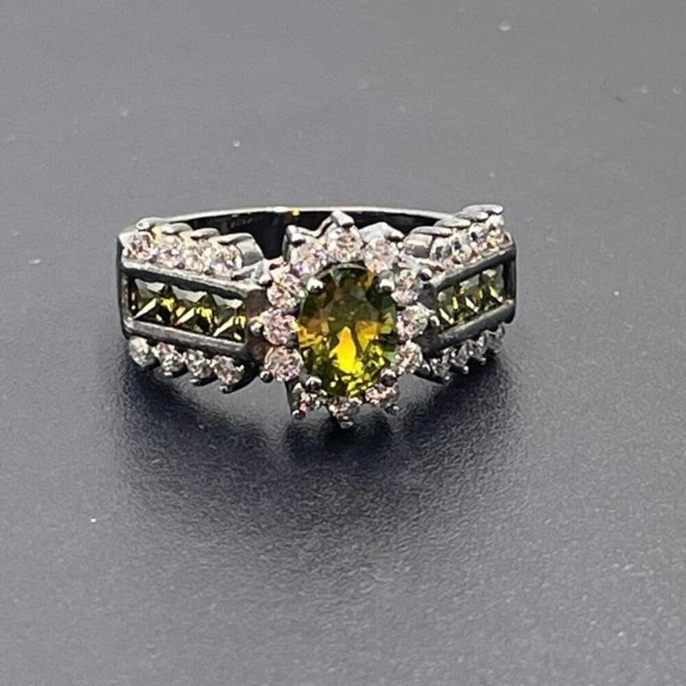 Sterling Silver 4-Prong Olive‎ Green Oval Cubic Zirconia 6 gr Ring Sz 10 1/4